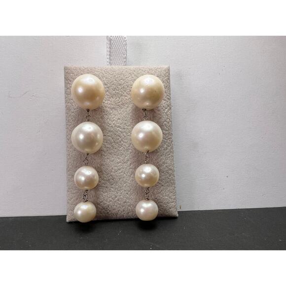 Graduated dangling pearl earrings in sterling silver - Picture 2 of 11